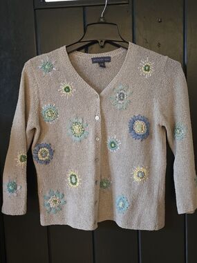 Northern Reflections Beige Floral Embroidered Button-Front Sweater -silk Med.
